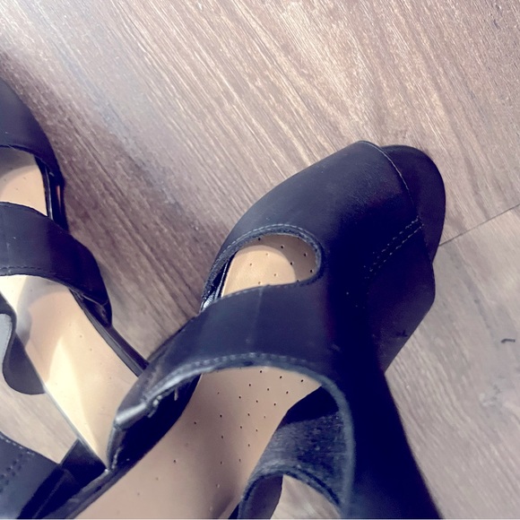 EUC Clarks Collection Leather Heeled Sandals Deva Heidi Black 8M worn twice only - Picture 10 of 11